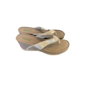 Bear trap Memory Foam Gammie Wedge Thong Metallic Sandals Size 9 M